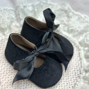 בובה קטיפה צבע שחור בשילוב סרט סטן