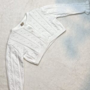 עליונית לבנה בעיצוב מיוחד