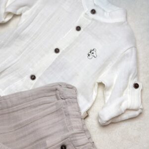 חליפה אלגנטית לבן-ביג׳